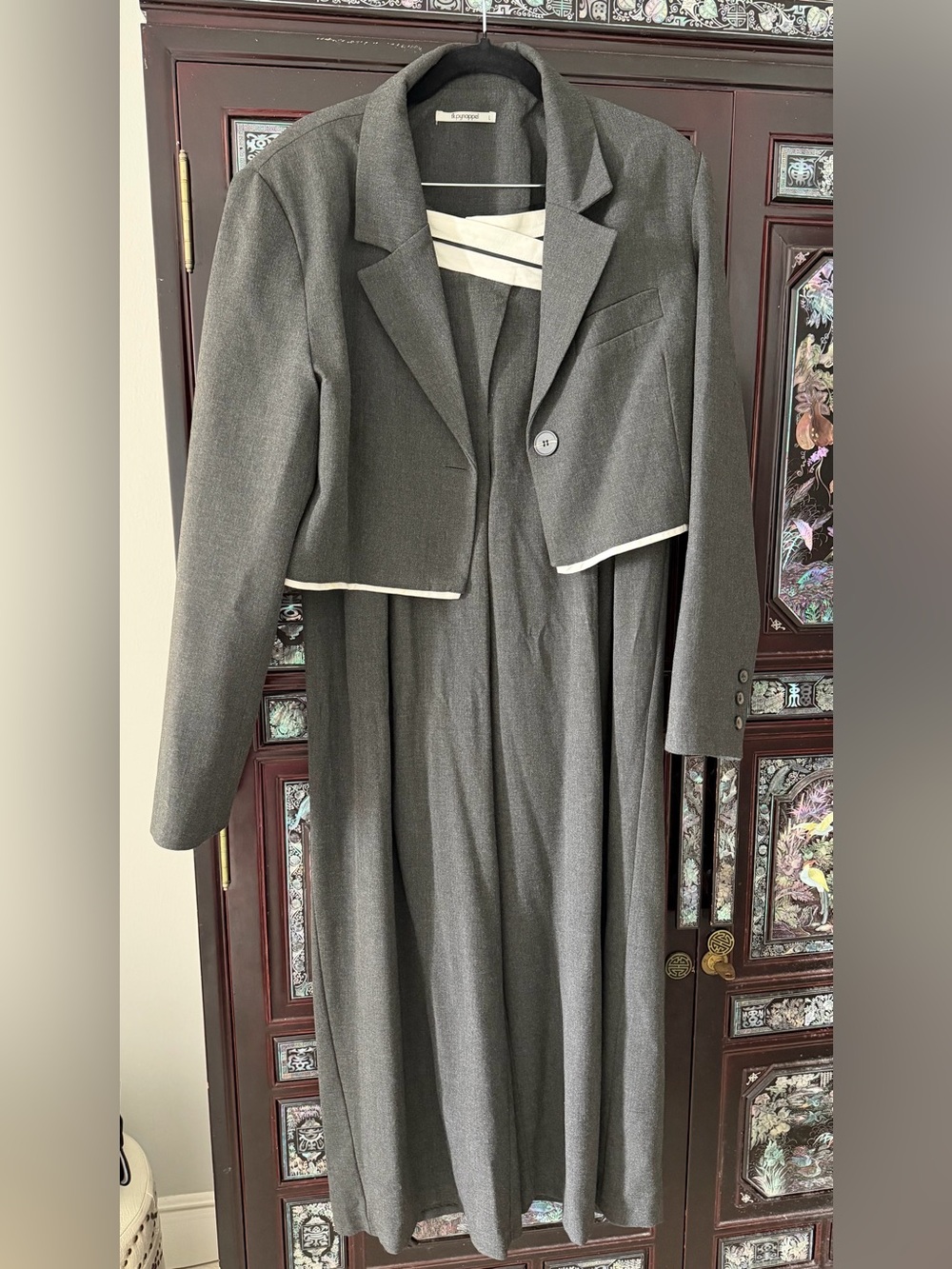Beautiful Women’s Gray Cropped Blazer with wide palazzo pants Set, size L